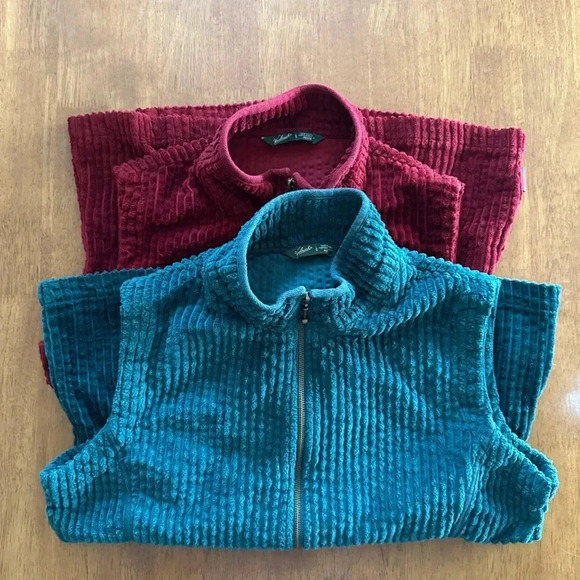 Woolrich Ladies Pair of Vests (2) Size Large. Blue and Red - Picture 4 of 13